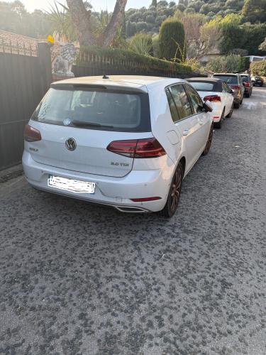 VOLKSWAGEN « GOLF », version VII 5 Portes Phase 2 2.0 TDI 16V Blue Motion DSG7 150 cv Boîte auto, mise en circulation 03/2016, couleur blanche, 120 370 km