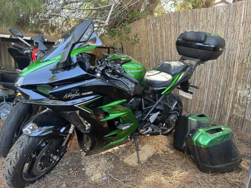 KAWASAKI Ninja H2 SX ; 998cm3 ; mise en circulation 22/09/2022 ; 5 230km ; vert; mise a prix 15 000 euros